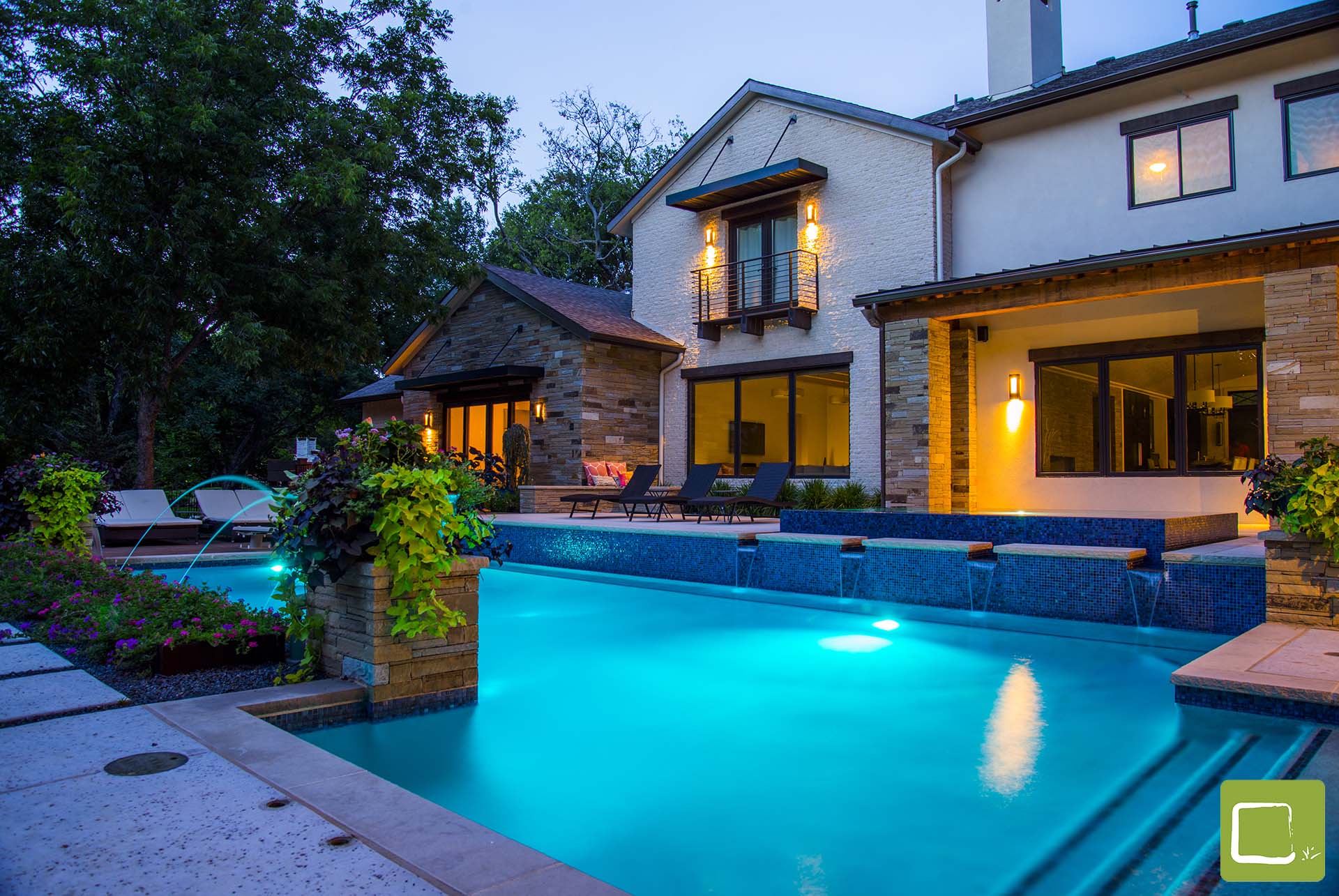 Natural park style pool landscape in Dallas by residential architect