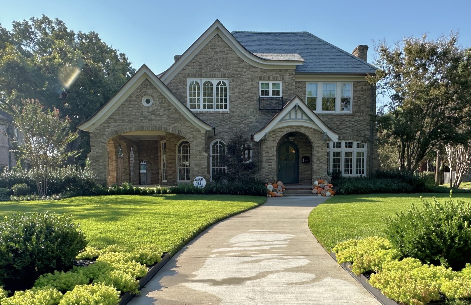 Historical Tudor period landscape detail - historical Tudor landscape design by Original Landscape Concepts in Lakewood, Dallas