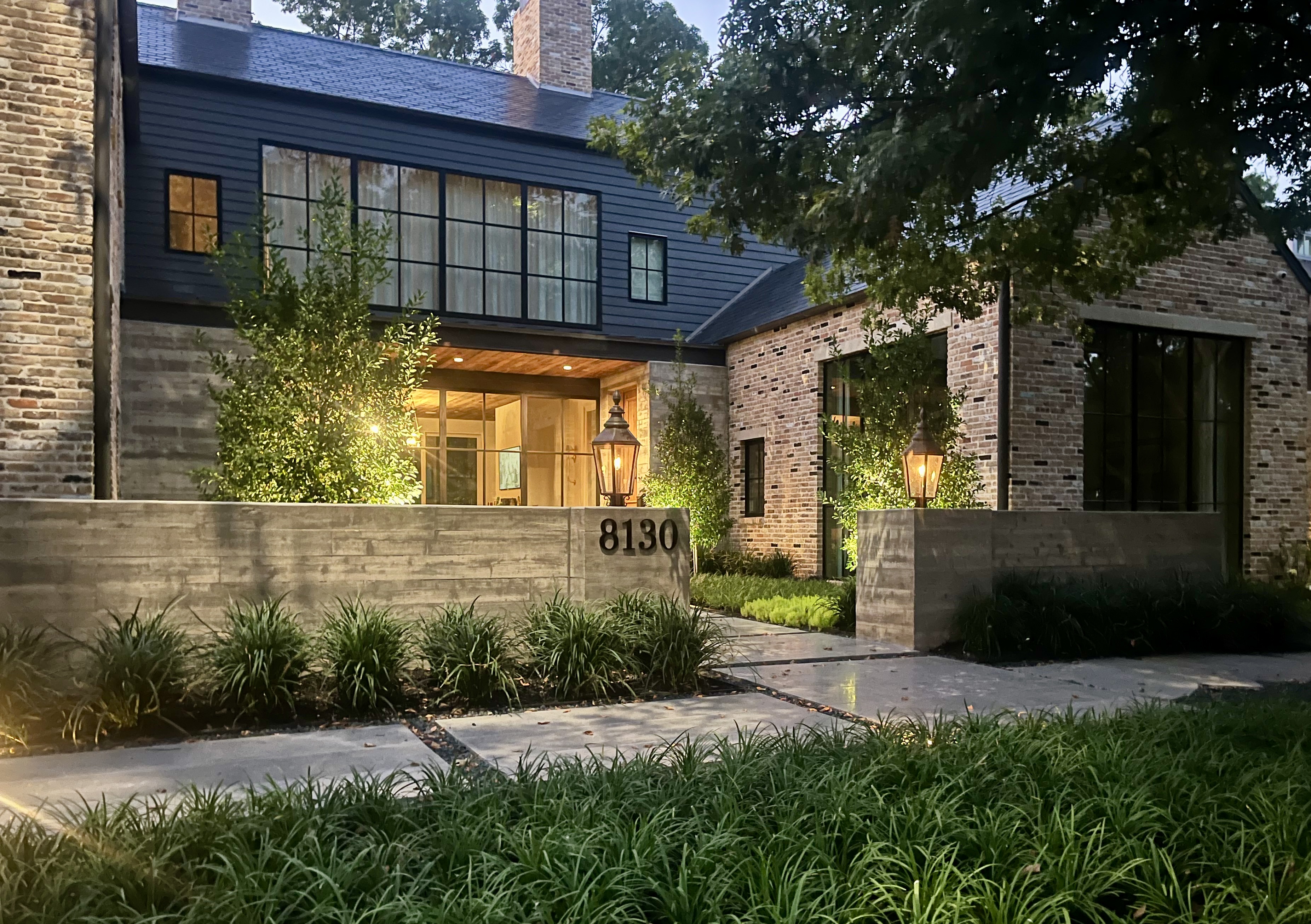 Transitional modern front yard curb appeal in Lakewood Dallas